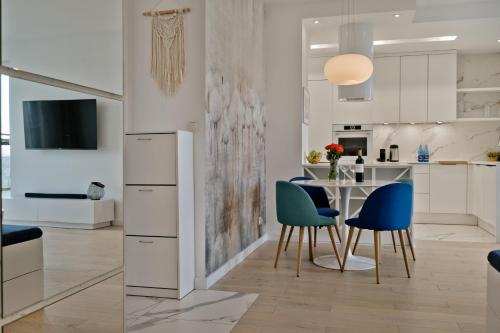 Kuchnia lub aneks kuchenny w obiekcie BlueApart Apartamenty Nexo