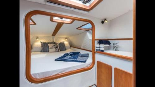 a bed in the back of a boat with a sink at Gestione Mare Diving & Charter in Siracusa