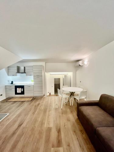 Central Side Apartment