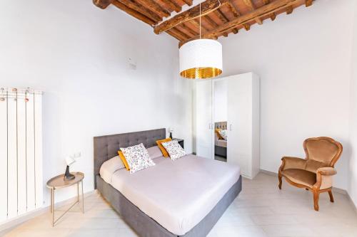 Ένα ή περισσότερα κρεβάτια σε δωμάτιο στο Hostly-Garden House San Lorenzo-Few steps to Tower