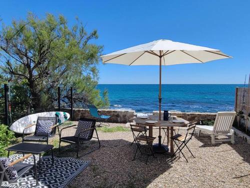 Le Cabanon, pieds dans l'eau, vue exceptionnelle