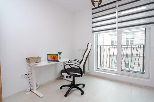 Gallery image of Paris Luxury Top Centre 2BDR Apt w Work Desk and WiFi Near Nevsky Cathedral in Sofia