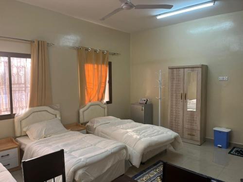 Postel nebo postele na pokoji v ubytování SABKHA Apartment