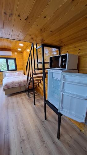 a room with a bed and a microwave on a table at HAN Tiny House in Akcaabat