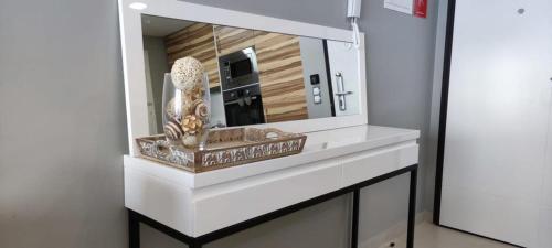 a white counter with a mirror and a statue on it at Apartament Infinity View in Arenales del Sol