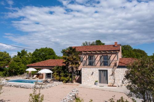 a small house with a pool in front of it at Vila Ulika in Malinska