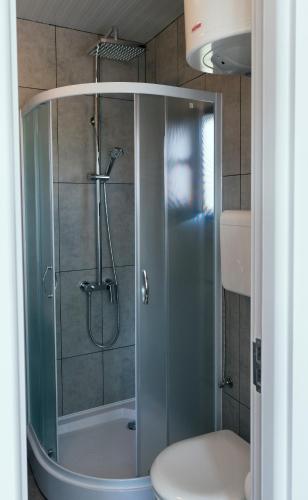 a shower with a glass door in a bathroom at Sauna Retreat Žabari, Valjevo in Valjevo