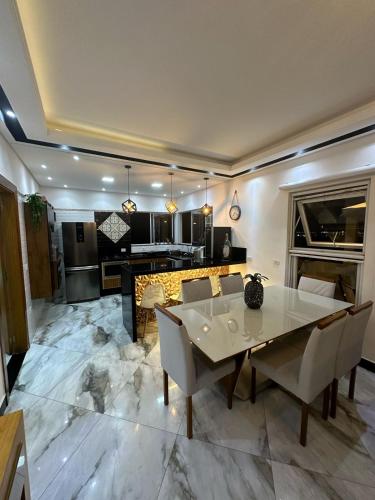 a kitchen and dining room with a table and chairs at Casa de praia com vista para o mar in São Sebastião