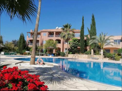 Großes Apartment in idyllischer Anlage, strandnah in Mandria, Paphos