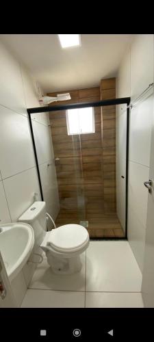 a bathroom with a toilet and a shower at Apartamento Aconchego condomínio florida in Feira de Santana