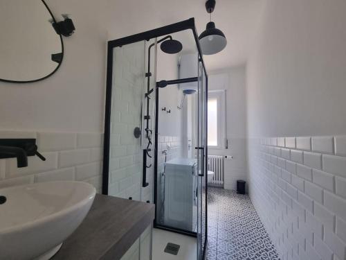 Milan new apartment in lively central area