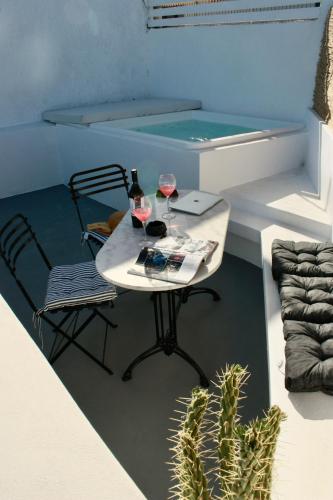 The Lithos Villa by A Terre Cave Villas