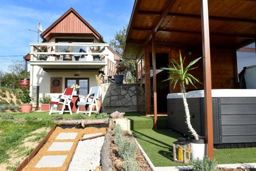 Aed väljaspool majutusasutust Jódi-Hegy Resort Siófok