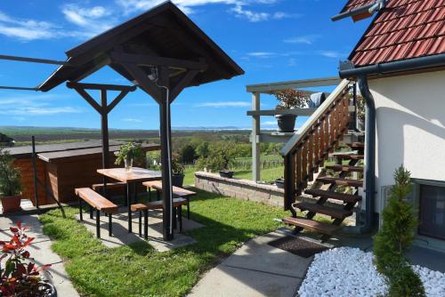 Aed väljaspool majutusasutust Jódi-Hegy Resort Siófok