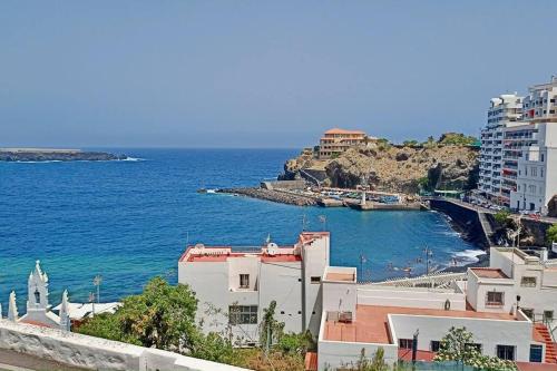 a view of a beach with buildings and the ocean at Wagner - Beach - Appartement in San Marcos