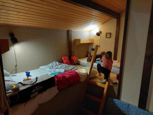 two children playing in a bunk bed room at Villa Leni im Schwarzwald in Bad Dürrheim