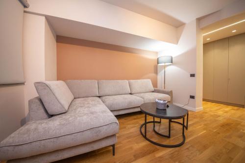Χώρος καθιστικού στο Blloku Unique Apartments 2