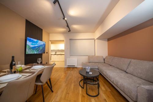 Χώρος καθιστικού στο Blloku Unique Apartments 2