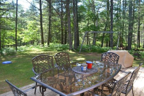 Сад в Camp Pinemere - Large Northwoods Private Home