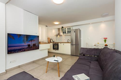 a living room and kitchen with a couch and a table at House Feral (Vis center) in Vis