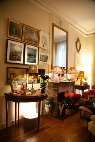 Arc de Triomphe Chic Room