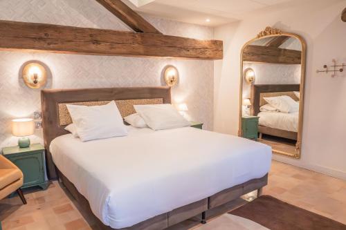 Postel nebo postele na pokoji v ubytování Château du Parc - Gîtes & spas à Pézenas