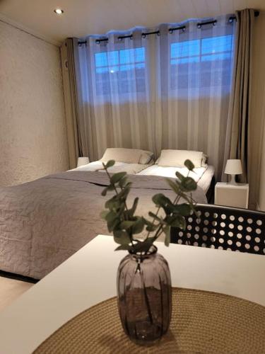 Кровать или кровати в номере Riverside apartment in Skien