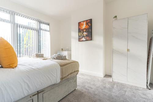 Luxury 4 Bed House Near Birmingham Sleeps 10 Free Parking Fast WiFi photo 11
