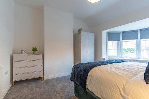 Luxury 4 Bed House Near Birmingham Sleeps 10 Free Parking Fast WiFi photo 45