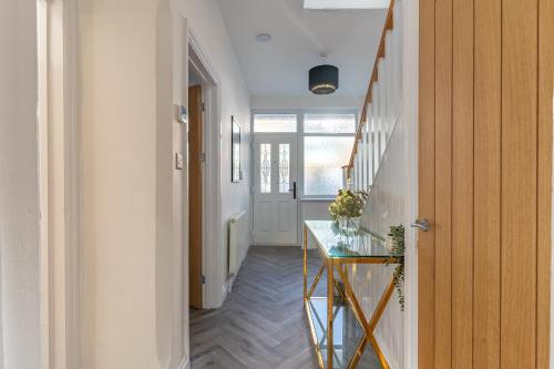 Luxury 4 Bed House Near Birmingham Sleeps 10 Free Parking Fast WiFi photo 40