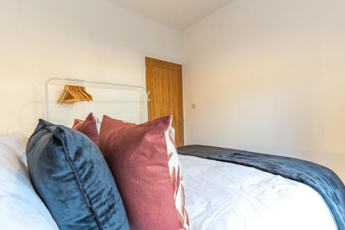 Luxury 4 Bed House Near Birmingham Sleeps 10 Free Parking Fast WiFi photo 17