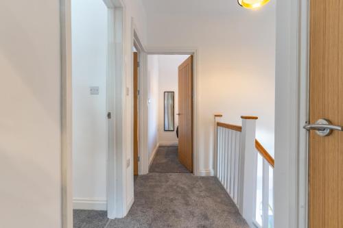 Luxury 4 Bed House Near Birmingham Sleeps 10 Free Parking Fast WiFi photo 20