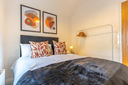 Luxury 4 Bed House Near Birmingham Sleeps 10 Free Parking Fast WiFi photo 41
