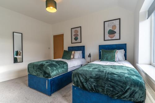 Luxury 4 Bed House Near Birmingham Sleeps 10 Free Parking Fast WiFi photo 42