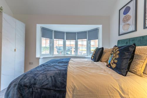 Luxury 4 Bed House Near Birmingham Sleeps 10 Free Parking Fast WiFi photo 44