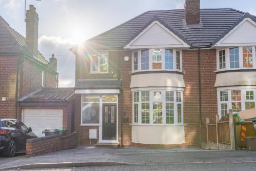 Luxury 4 Bed House Near Birmingham Sleeps 10 Free Parking Fast WiFi photo 46