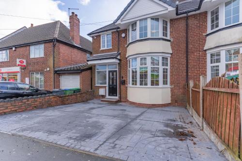 Luxury 4 Bed House Near Birmingham Sleeps 10 Free Parking Fast WiFi photo 61