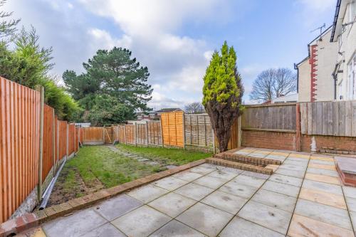 Luxury 4 Bed House Near Birmingham Sleeps 10 Free Parking Fast WiFi photo 66