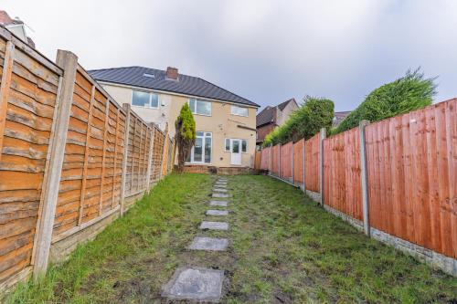 Luxury 4 Bed House Near Birmingham Sleeps 10 Free Parking Fast WiFi photo 67
