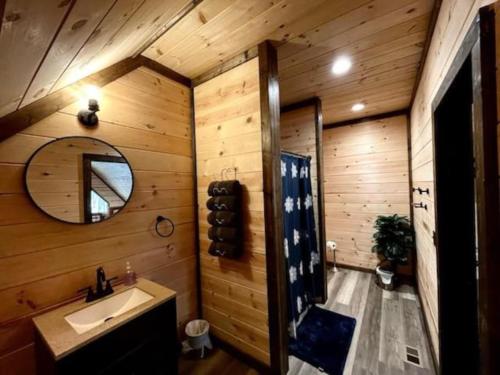 Vannituba majutusasutuses The Secluded Reset Button Cabin