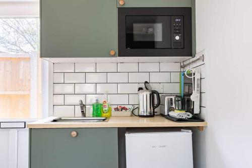 a kitchen with a counter top with a microwave at Salisbury Guest Ąnnex in Salisbury