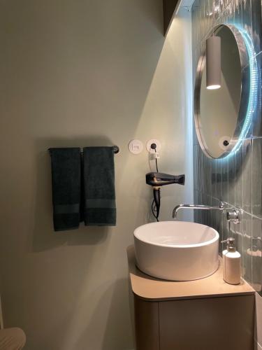 a bathroom with a sink and a mirror and towels at BestHomeStay-Lisbon (Campolide) in Lisbon