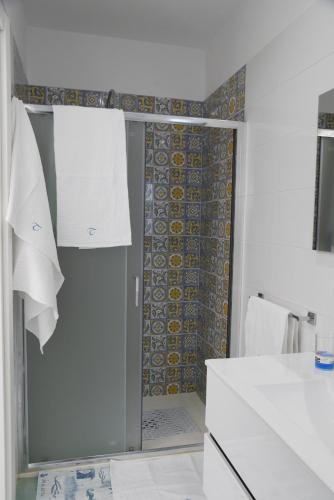 a bathroom with a shower with a glass door at La Laura di Paestum - case vacanze in Capaccio-Paestum