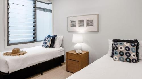 Postel nebo postele na pokoji v ubytování White Sails 1 - Overlooking Convent Beach