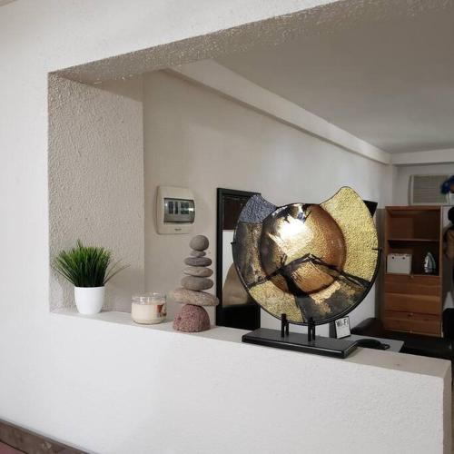 a room with a white counter top with a bowl on it at Departamento Comodo centrico Tv Ac wifi cocina parking, letra C in Ciudad Valles