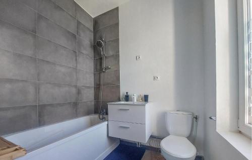 a bathroom with a toilet and a bath tub at Lovely Home In Feignies With Wifi in Feignies