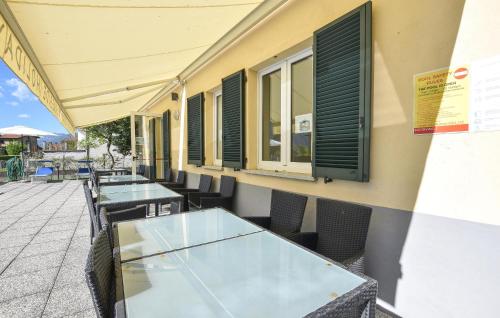 Balkoni atau teres di 1 Bedroom Lovely Apartment In Domaso