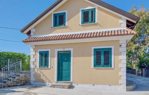 Το κτήριο όπου στεγάζεται  το διαμέρισμα