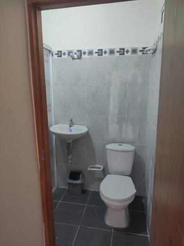 a small bathroom with a toilet and a sink at Apartamento Dorado Sunset in Santa Marta