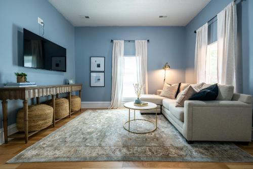 a living room with blue walls and a couch at Affordable, Quaint Retreat! 5 Mins to Downtown in Indianapolis